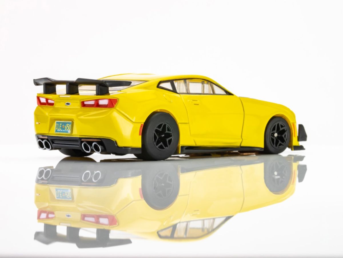 AFX 2021 Camaro 1LE Shock Yellow