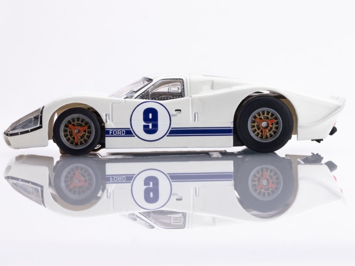 AFX GT-40 Mark IV #9 White